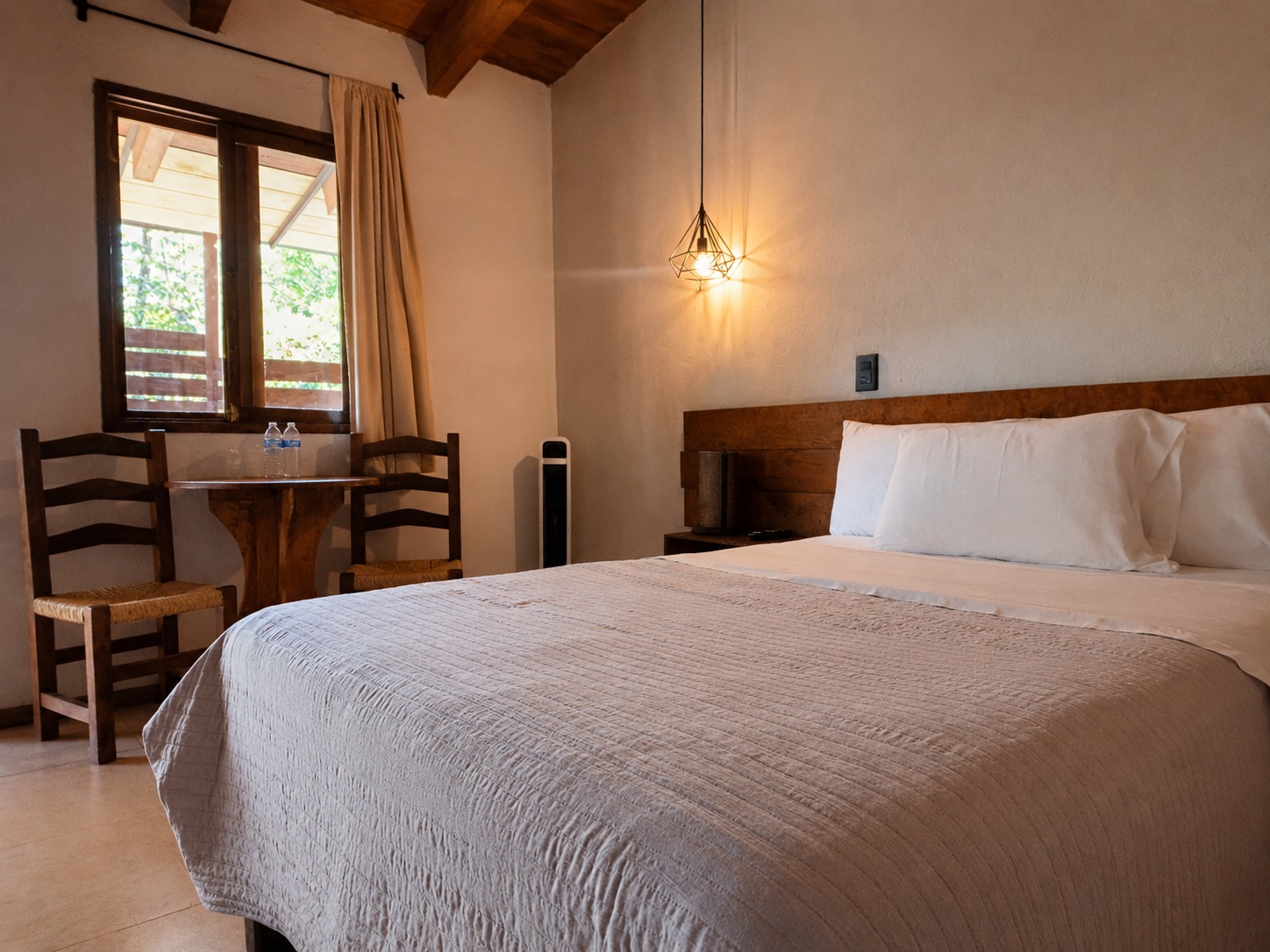 Habitación Estándar — 1 cama doble, cabecera de madera